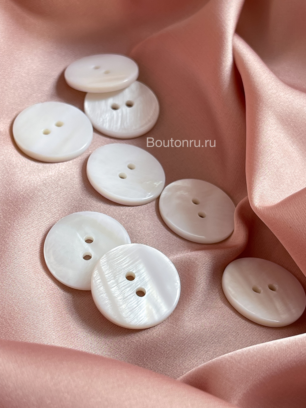 Пуговицы белый перламутр на 2 прокола