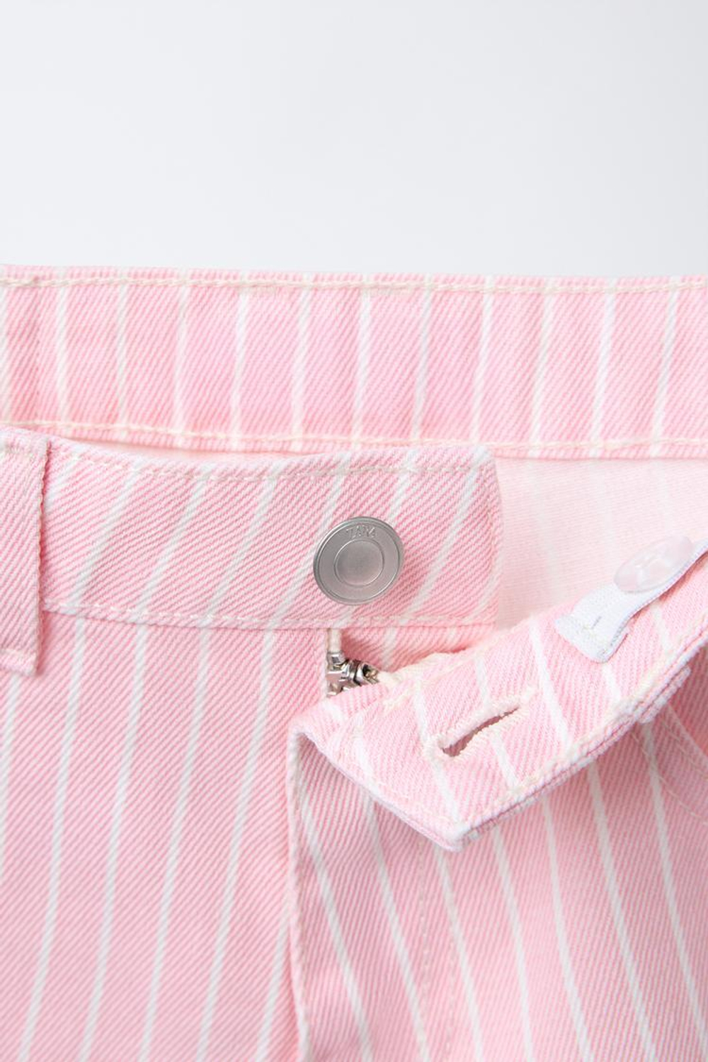 ZARA ДЖИНСОВЫЕ ШОРТЫ В ПОЛОСКУ, РОЗОВЫЙ