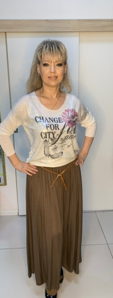 Короткий блестящий по лицевой стороне блузон