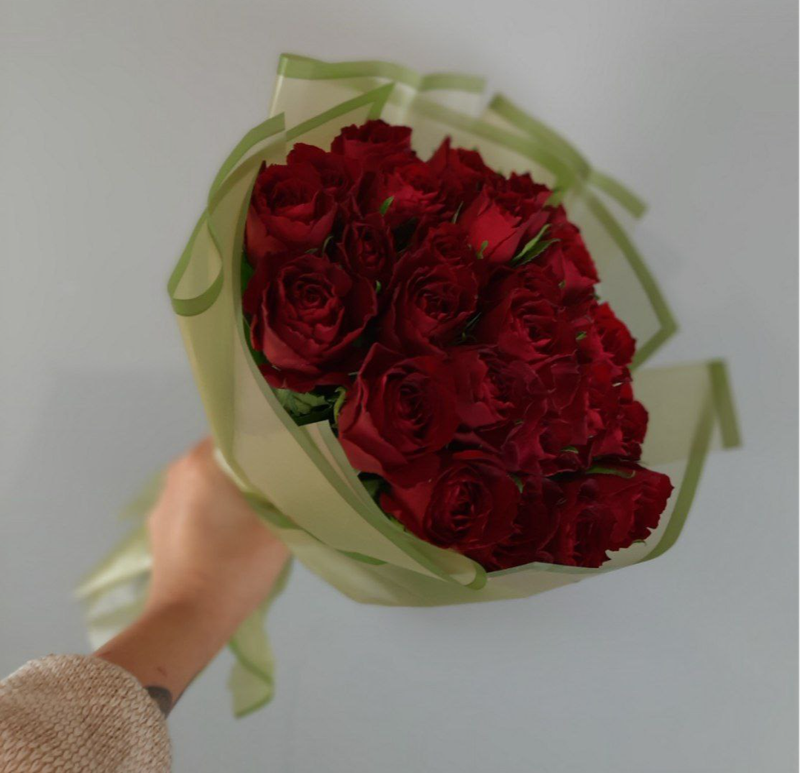 Букет роз "Мадам Ред"