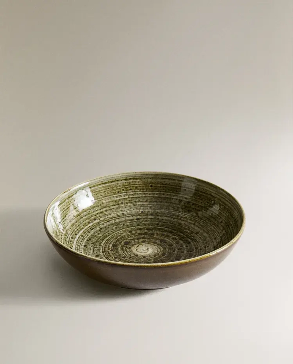 ZARA HOME ГЛУБОКАЯ ТАРЕЛКА ИЗ ФАЯНСА СО СПИРАЛЬНЫМ УЗОРОМ, ЗЕЛЕНЫЙ