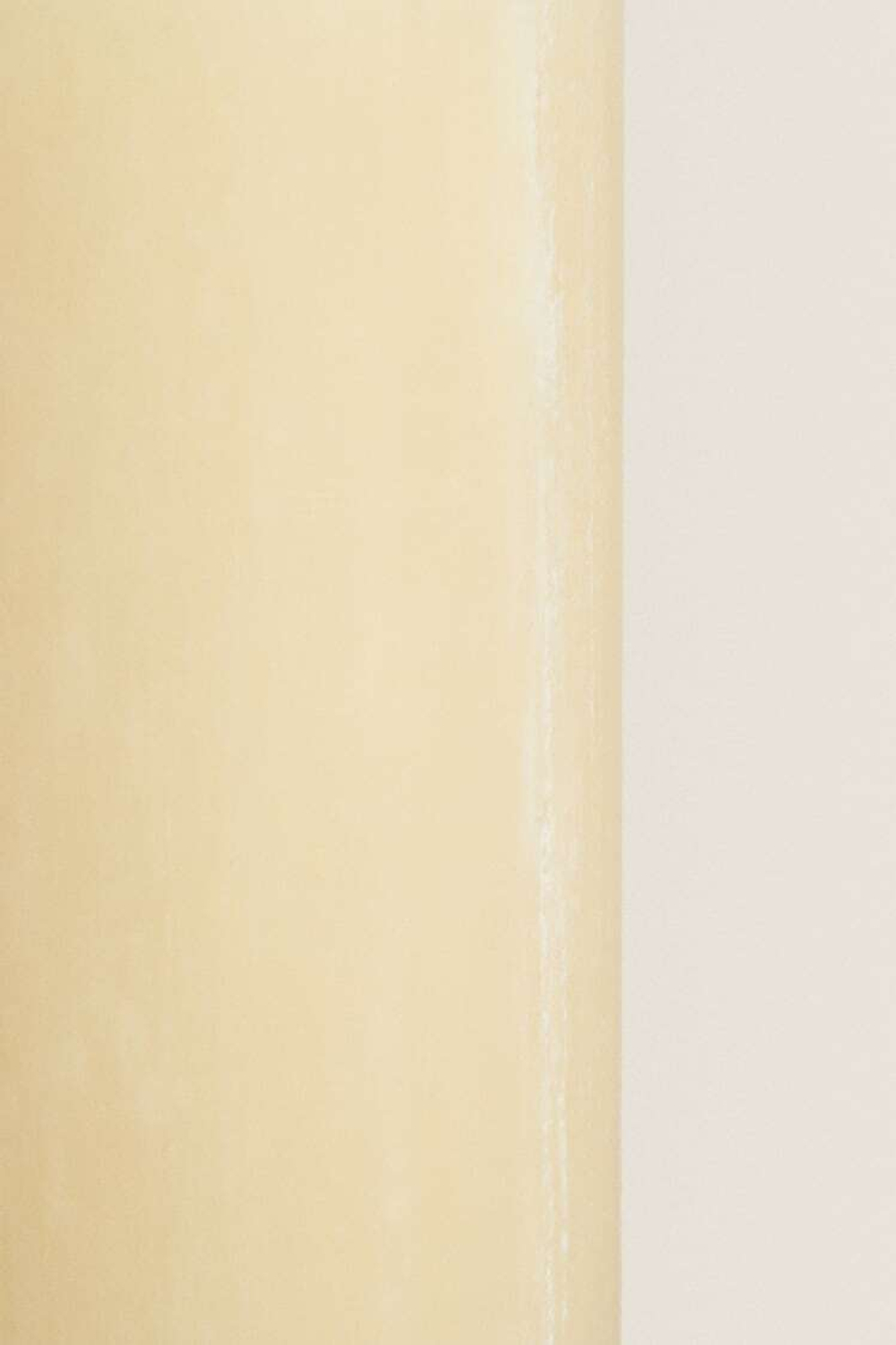 ZARA HOME ЦИЛИНДРИЧЕСКАЯ СВЕЧА,  СЛИВОЧНОЕ МАСЛО