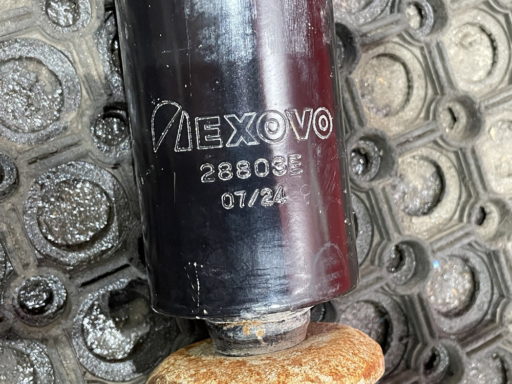 Амортизатор передний