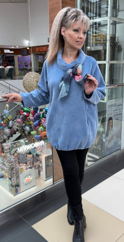 Нарядный блузон-туника с галстуком из микро вельвета