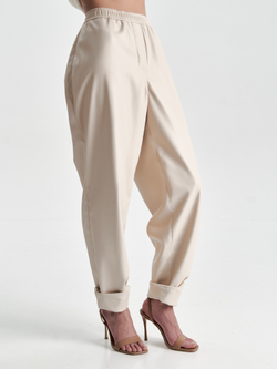 Брюки экокожа в молочном цвете