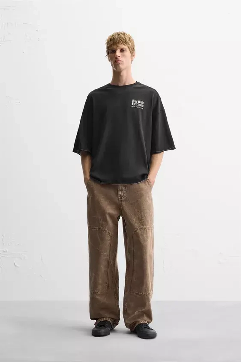 ZARA ФУТБОЛКА С КОНТРАСТНЫМ ПРИНТОМ, ЧЕРНЫЙ