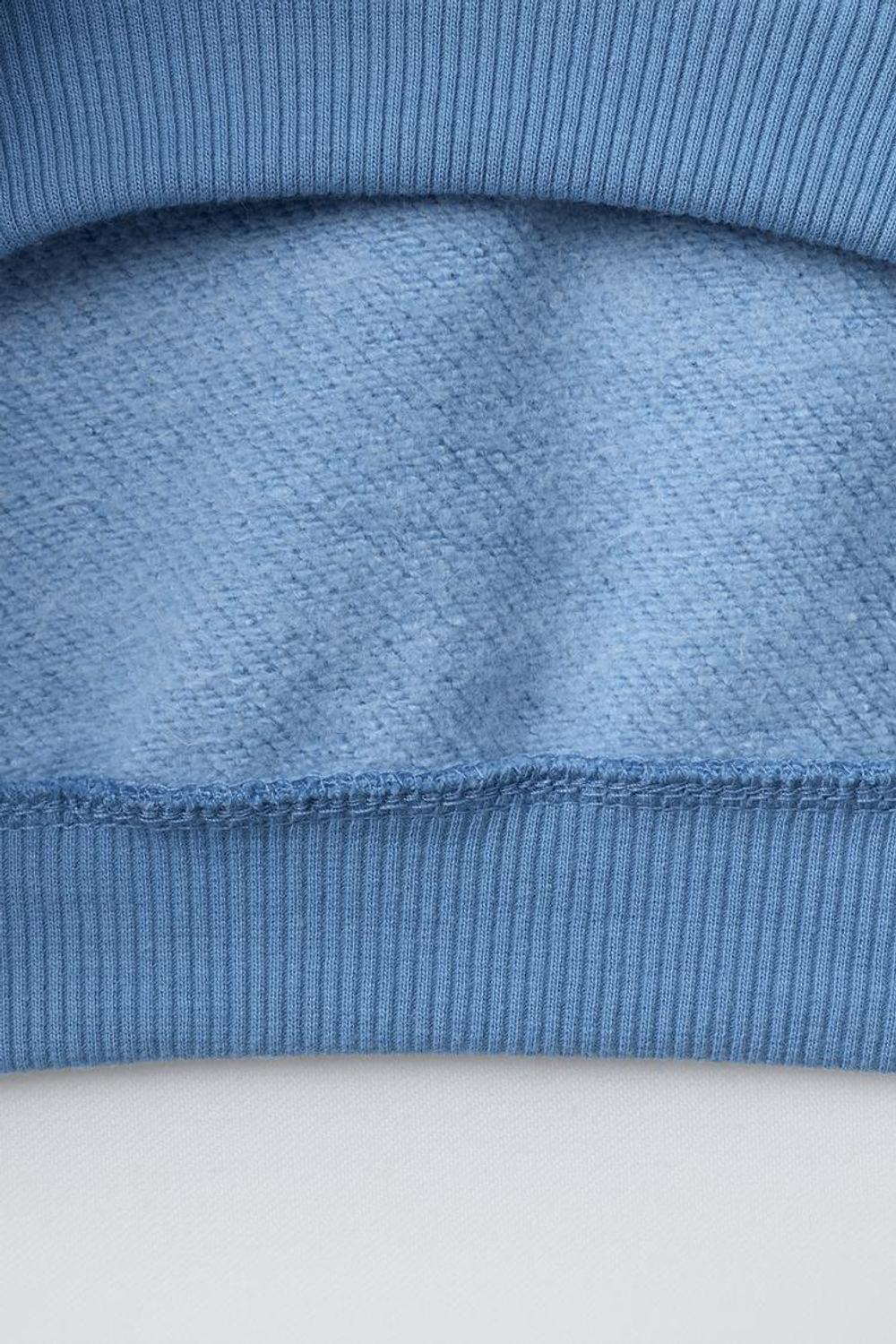 ZARA БАЗОВАЯ ТОЛСТОВКА С НАДПИСЬЮ, ГОЛУБОЙ