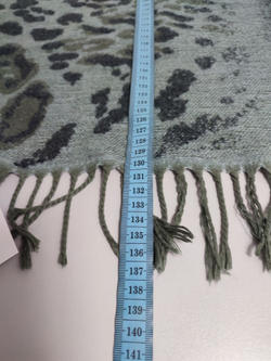 Шарф с анималистичным принтом