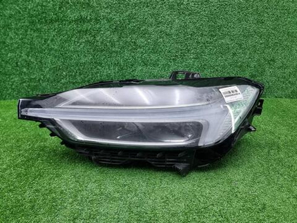 Фара левая Volvo XC60 2 (2017-2021) LED