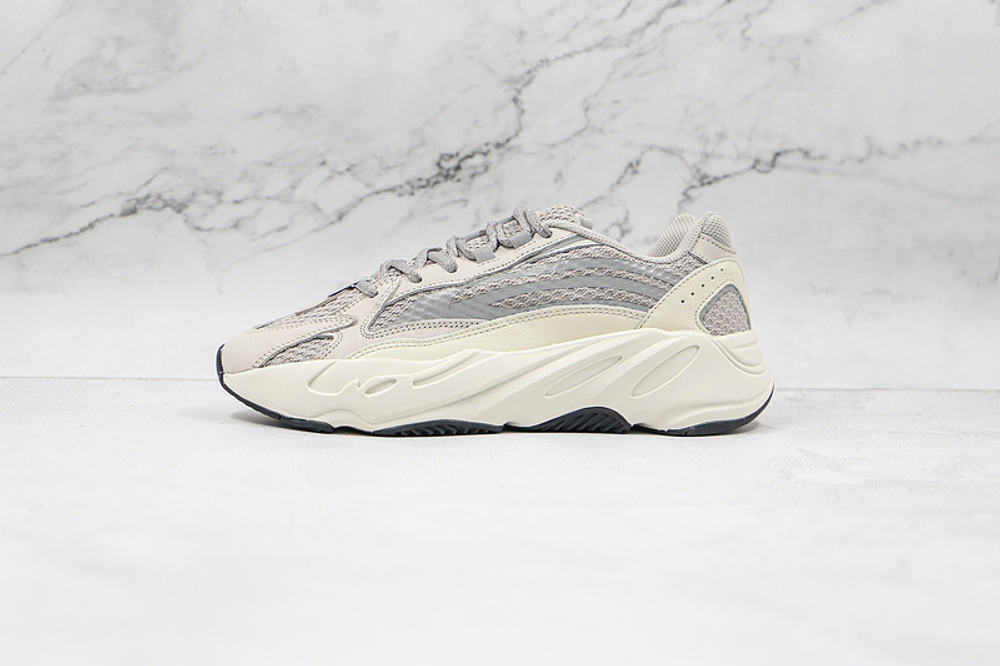 Купить  adidas Yeezy Boost 700 V2 Static (2018/2022)