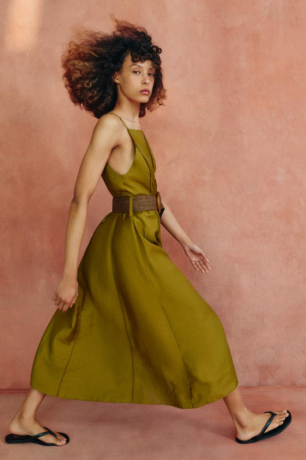 ZARA ПЛАТЬЕ МИДИ С ПОЯСОМ, ХАКИ