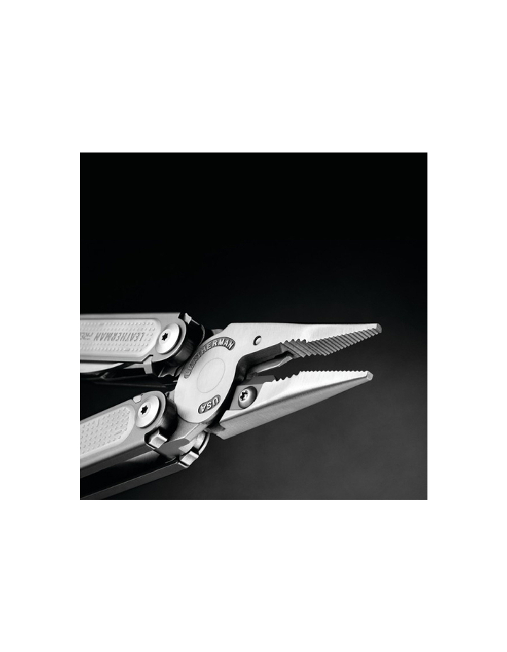 Мультитул Leatherman Free P2, 19 функций, нейлоновый чехол