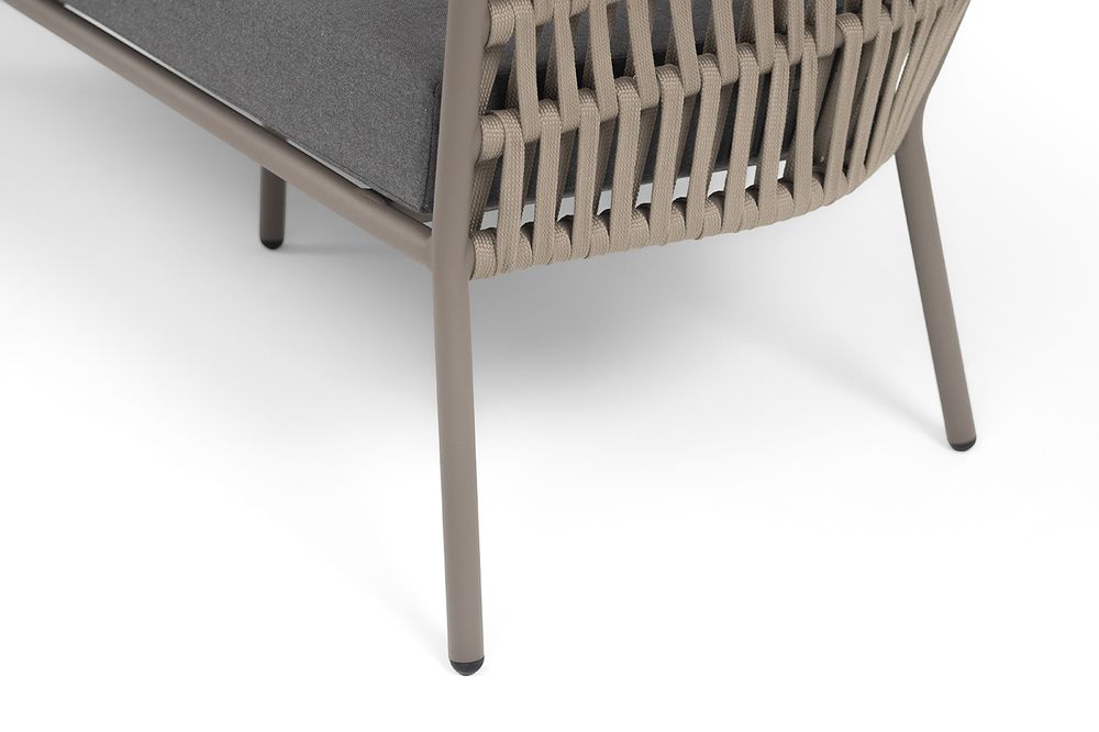 "Комо" диван 2-местный плетеный из роупа, каркас алюминий бежево-серый (RAL7006) муар, роуп серо-коричневый 23мм, ткань темно-серая 027