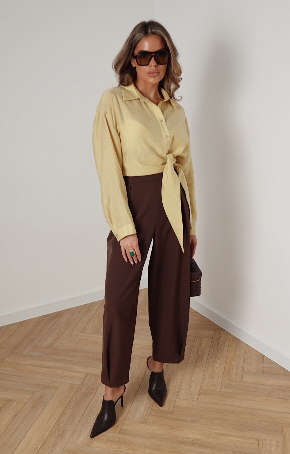 Блуза из тенселя с декоративным узлом