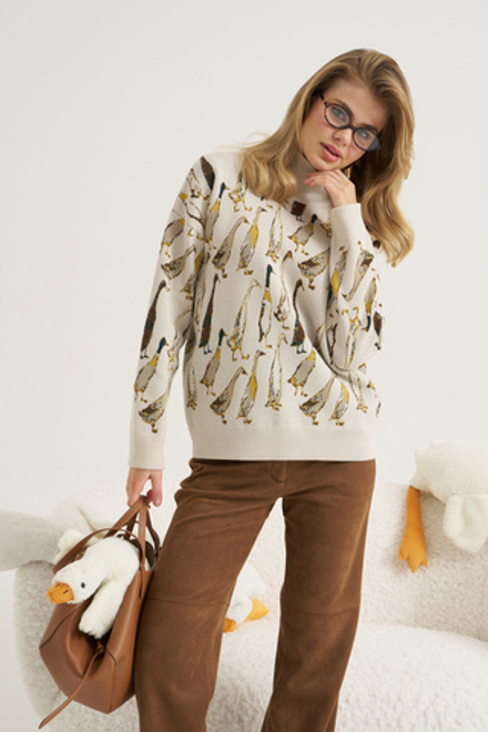 Джемпер бежевый с принтом