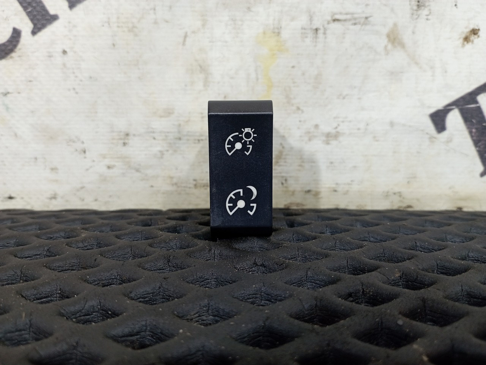 Кнопка освещения панели приборов 2018г.