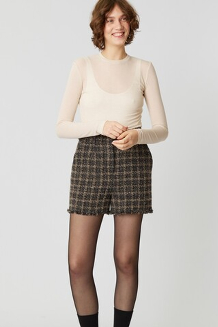 Шорты в клетку с бахромой