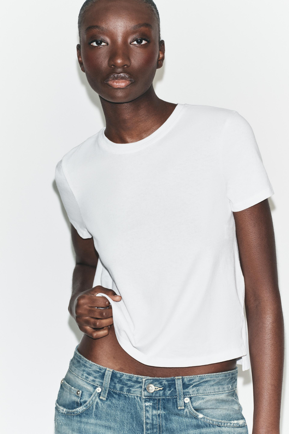 ZARA ФУТБОЛКА В СТИЛЕ РУСТИК С КОРОТКИМИ РУКАВАМИ, БЕЛЫЙ