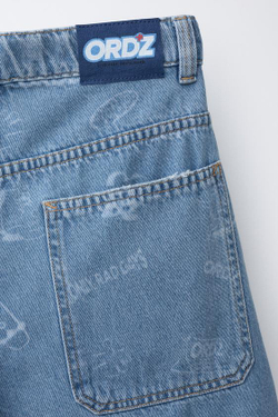 ZARA ДЖИНСОВЫЕ ШОРТЫ SKATE С ЛОГОТИПОМ, СИНИЙ