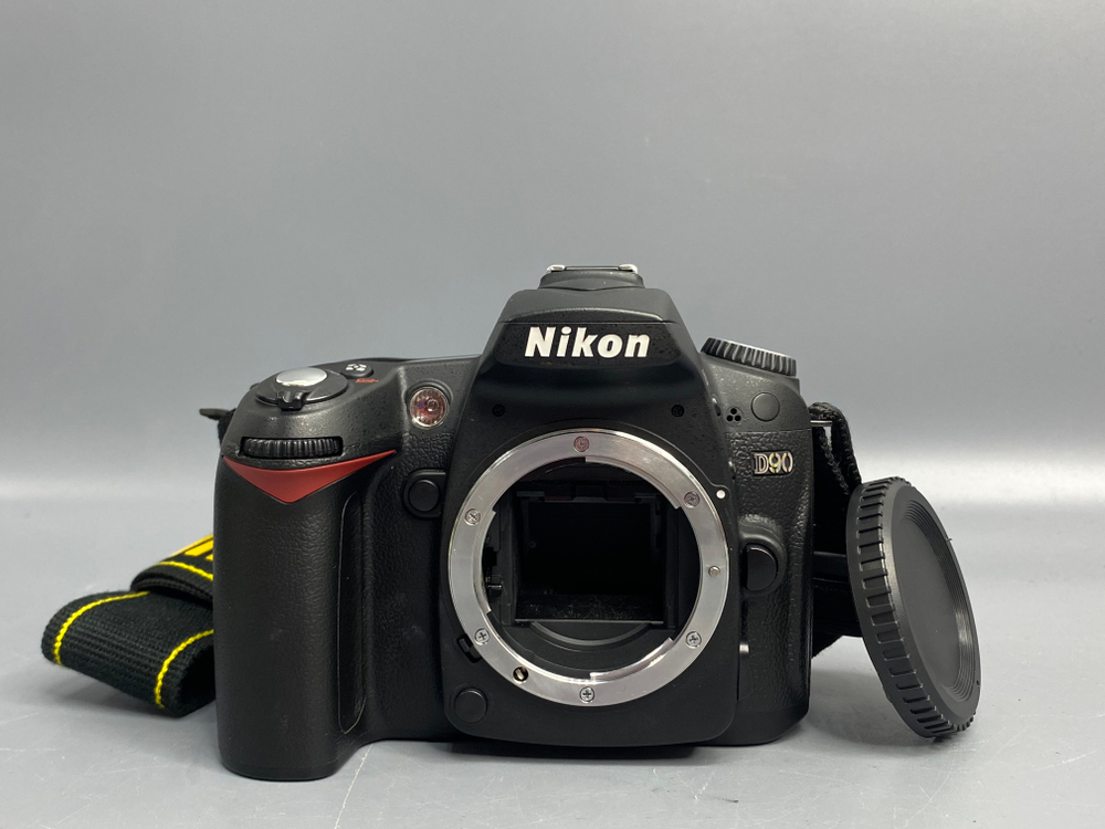 Nikon D90, зеркало не фиксируется