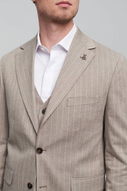 Мужской классический костюм (бежевый) В57