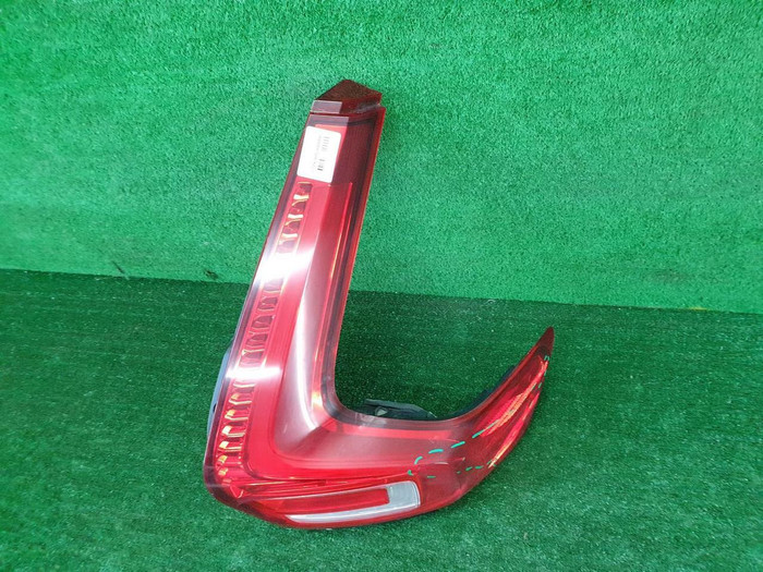 Фонарь правый Volvo XC40 (2017-н.в.)