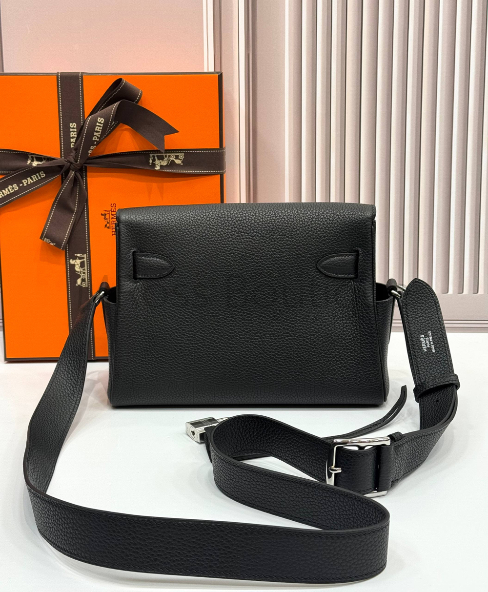 Черная сумка Hermes Kelly Messenger PM
