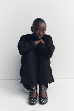 ZARA БАЛЕТКИ С РЕЛЬЕФНЫМИ ЗАКЛЕПКАМИ, ЧЕРНЫЙ