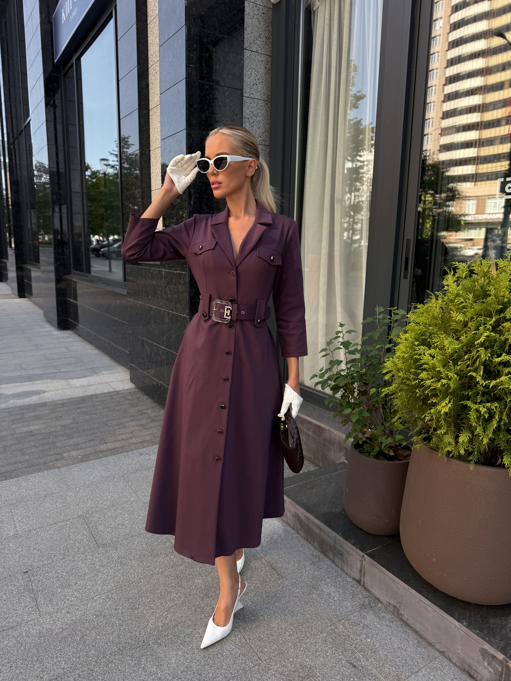 Платье на пуговицах в длине миди