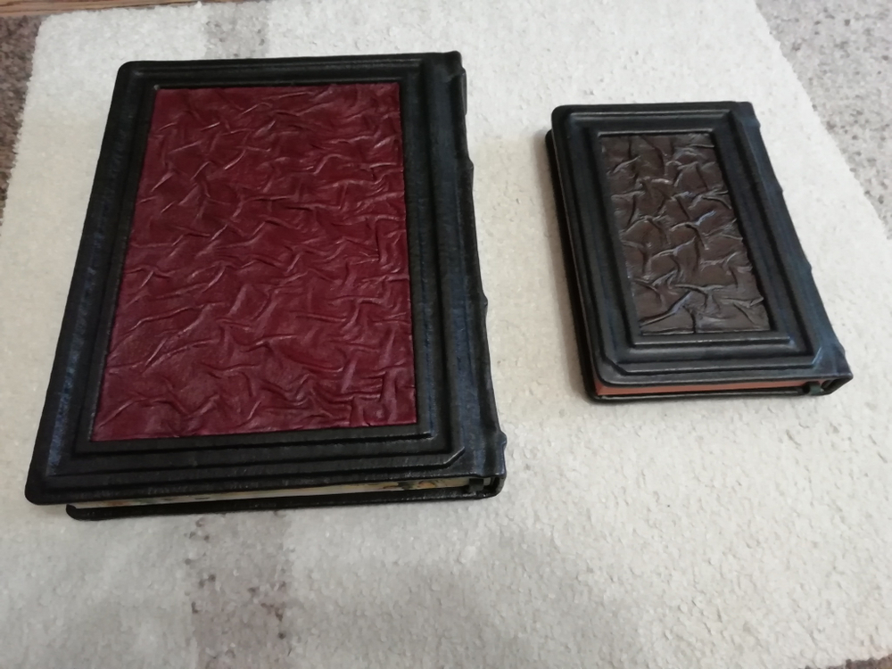 Набор из кожи в кейсе "Подарок охотнику" книга+ежедневник