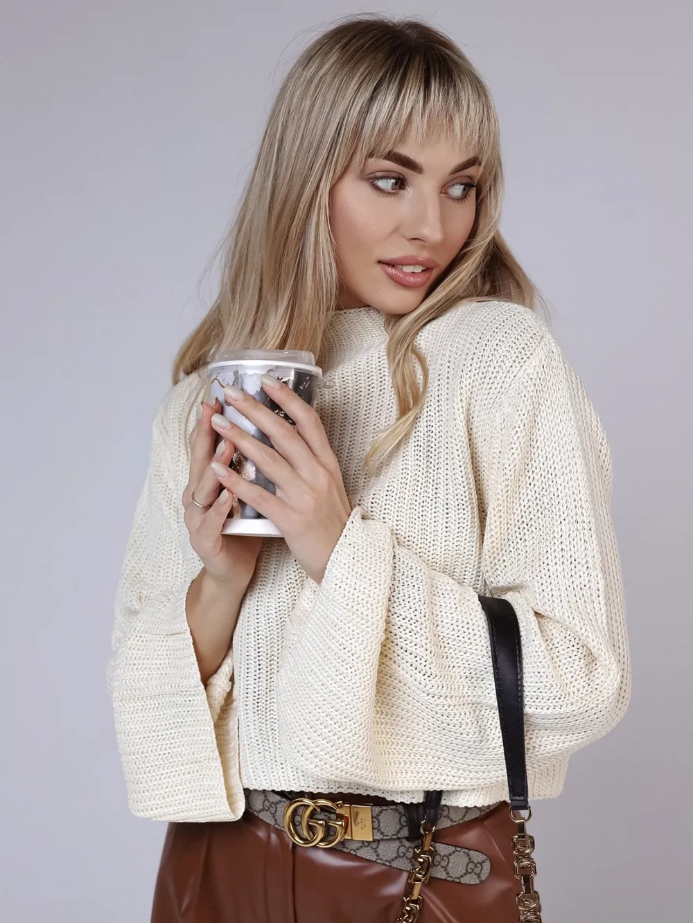 Свитер укороченный вязаный с широкими рукавами