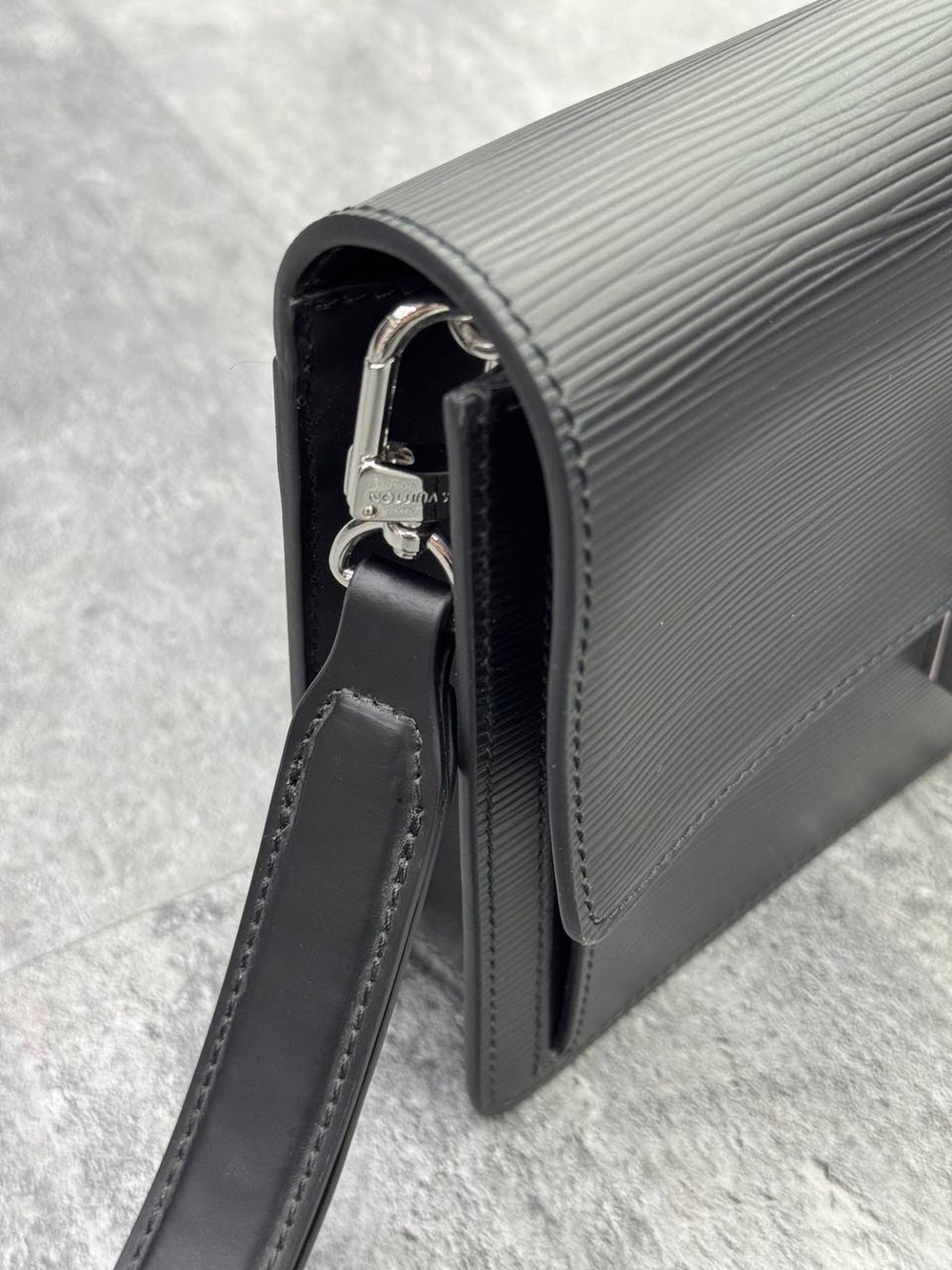 Клатч Louis Vuitton