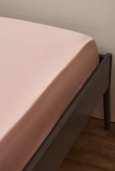 Простыня на резинке из премиального сатина цвета пыльной розы из коллекции essential, 180х200х30 см