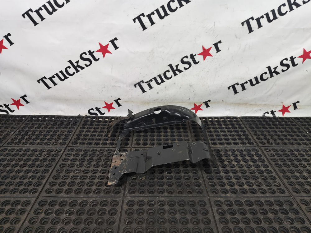 Кронштейн фары левой