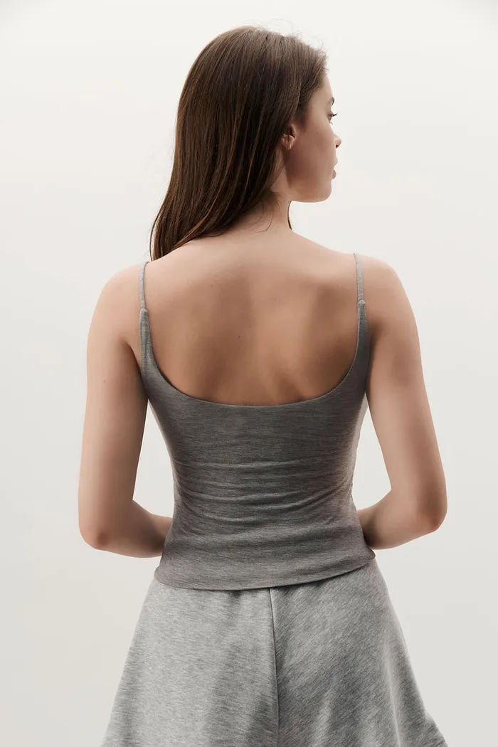Топ на бретелях из вискозы цвета серый меланж