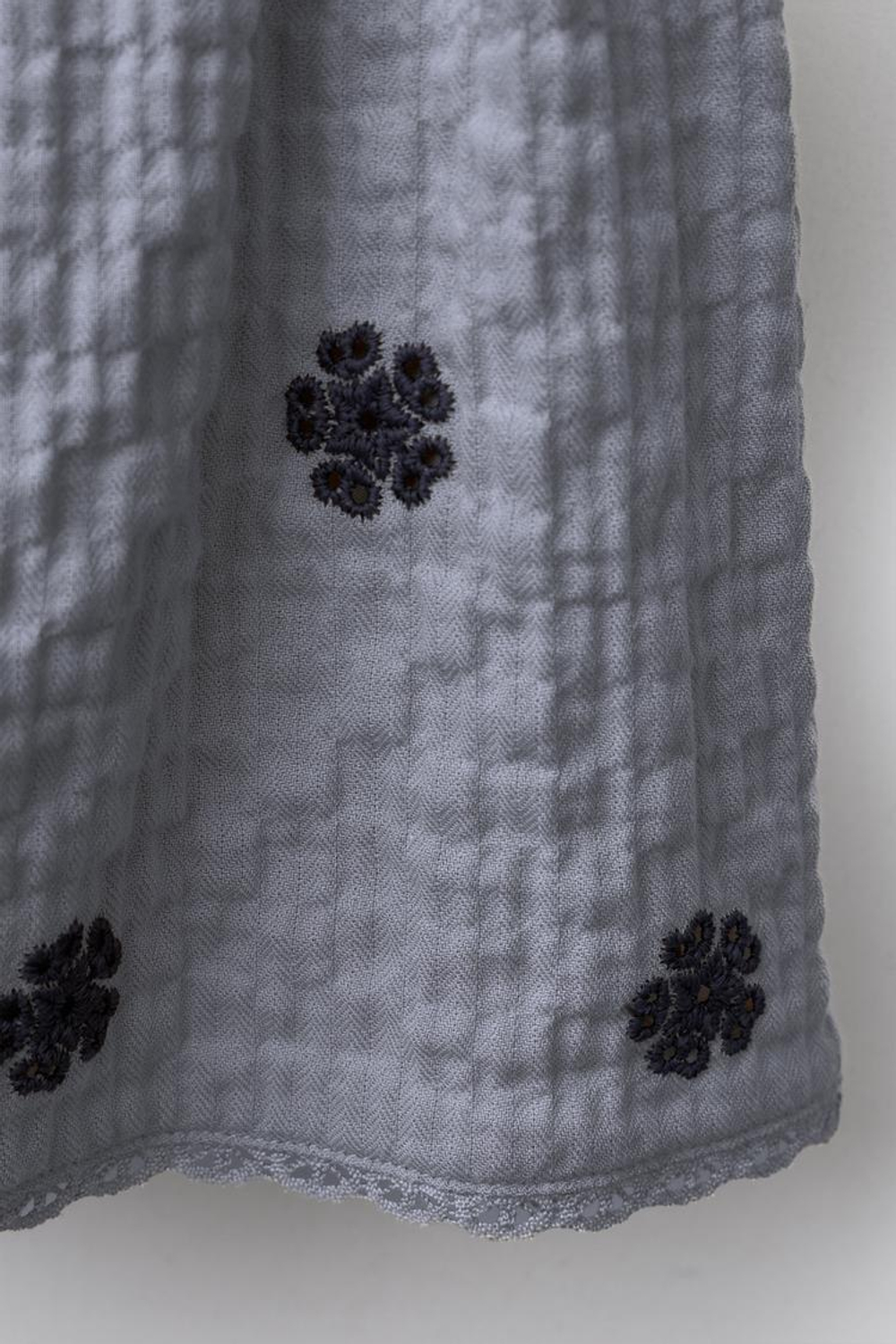 ZARA ЮБКА С ВЫШИВКОЙ, СЕРЫЙ