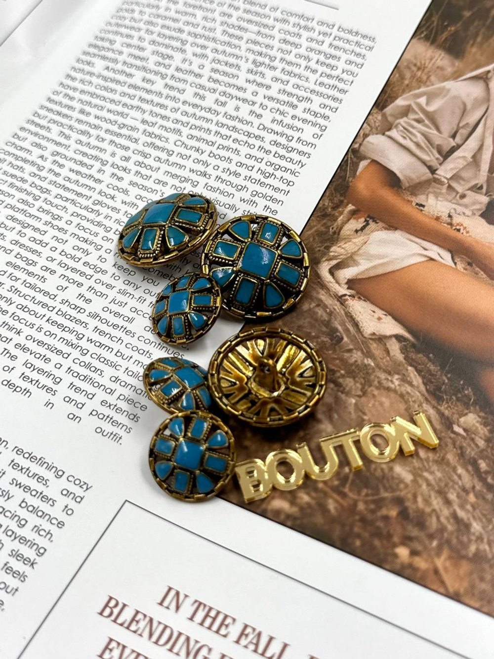 Пуговицы бронзовый металл с голубой (синей) эмалью и квадратными деталями