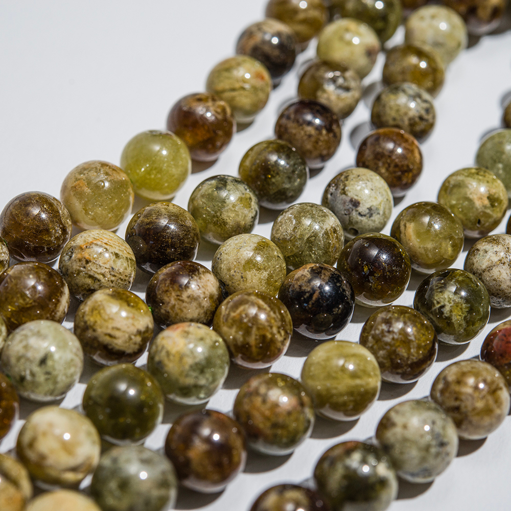 Гроссуляр (зеленый гранат) натуральный, шар 9,9мм