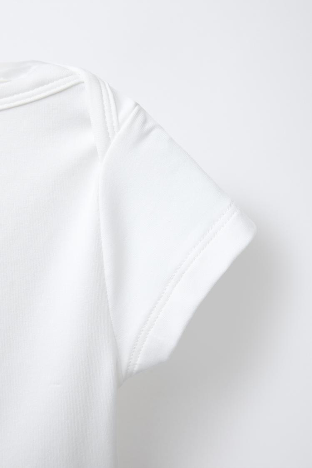 ZARA ОДНОТОННЫЙ ЭЛАСТИЧНЫЙ УКОРОЧЕННЫЙ ТОП, БЕЛЫЙ