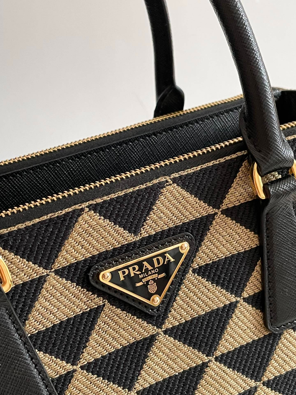 Prada Galleria Bag 28 cm