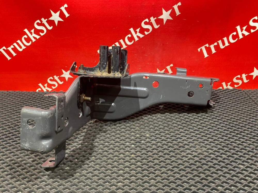 Кронштейн фары правой 2019г.