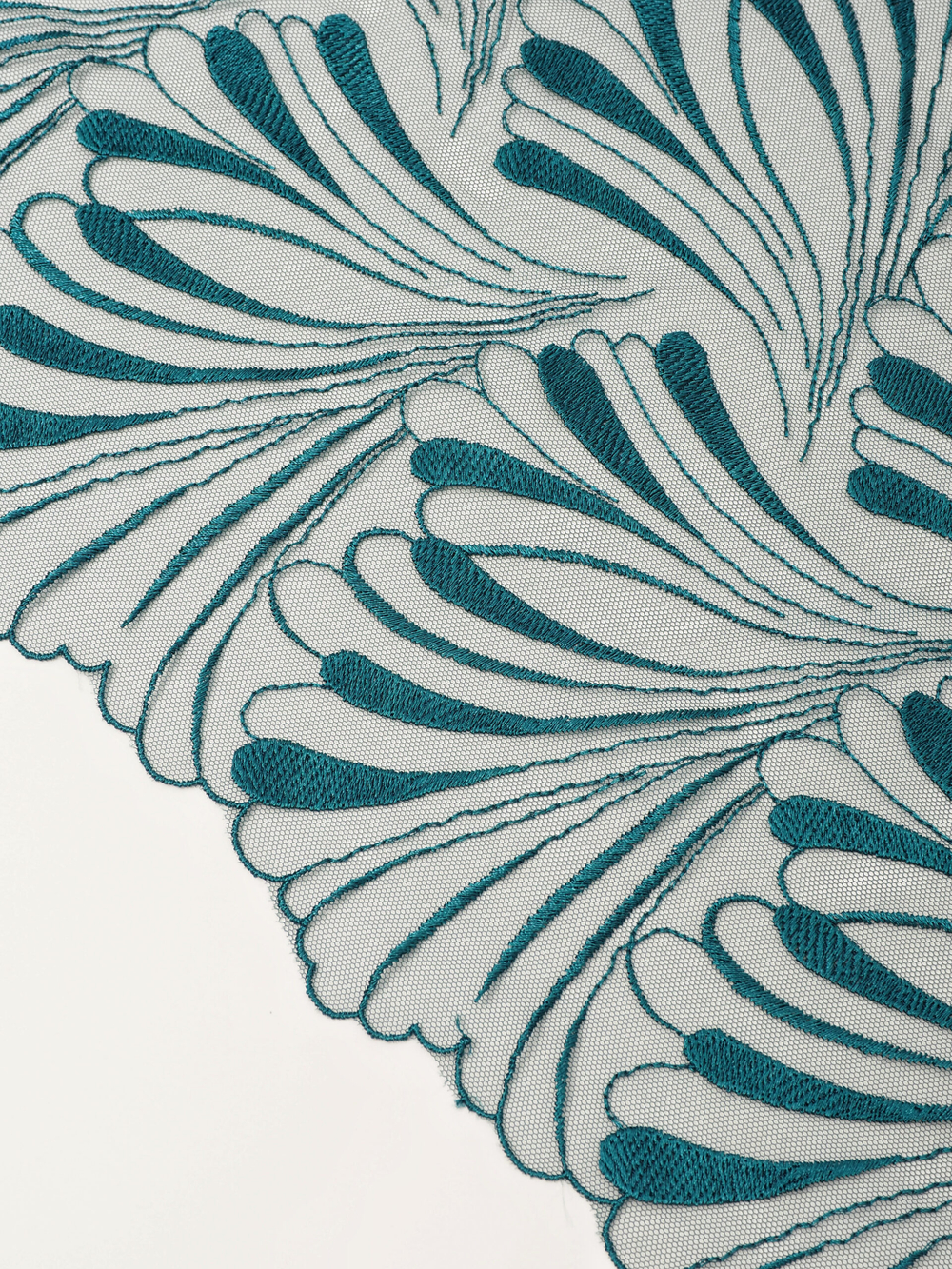 Вышивка на сетке изумруд неэластичная ширина 30 см