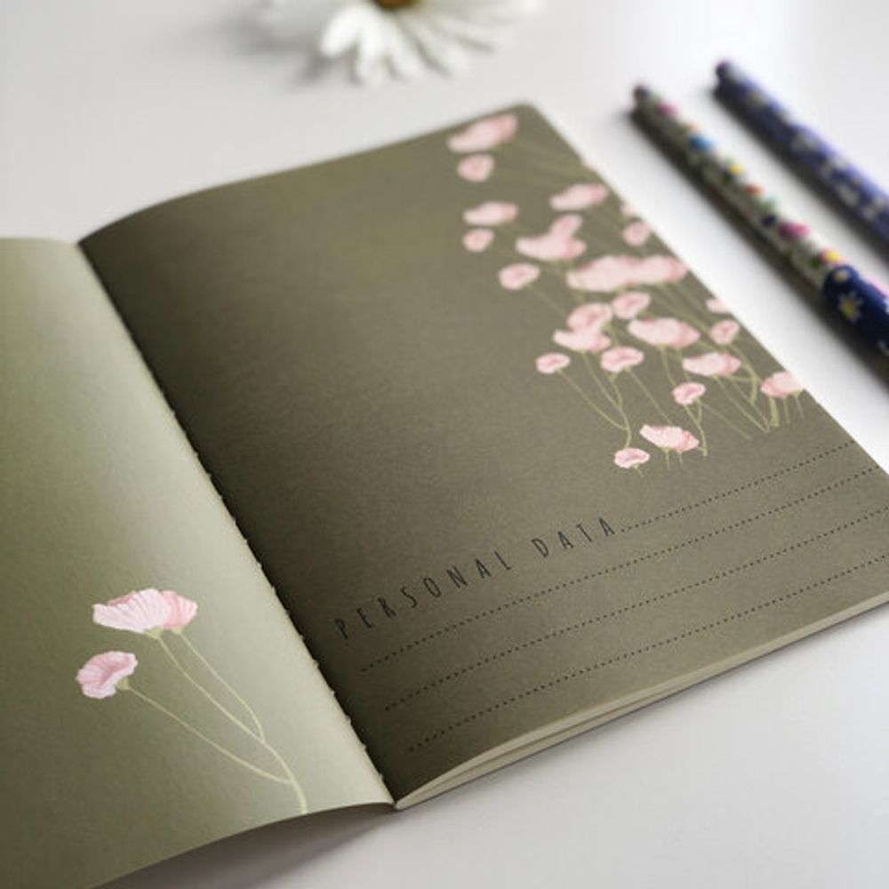 Тетрадь ЕВРО А5 40 л. BRUNO VISCONTI сшивка, клетка, Soft Touch, бежевая бумага 70 г/м2, "МАКИ НА ЗЕЛЕНОМ", 7-40-001/37