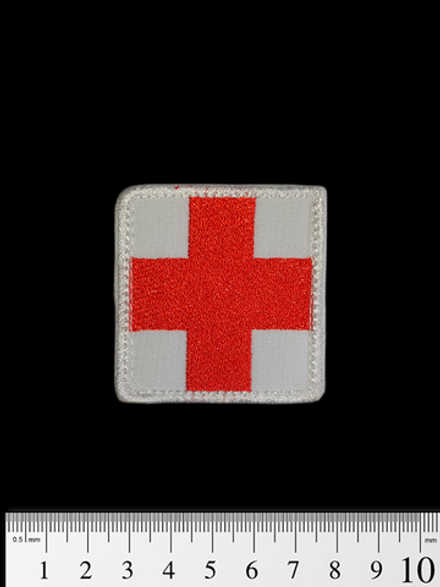 Шеврон Красный крест медика вышивка 5 см. Фон Белый