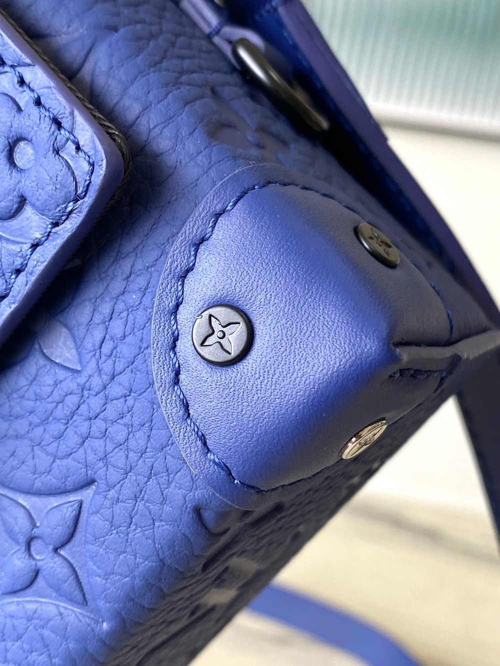 Louis Vuitton Steamer Wearable Wallet