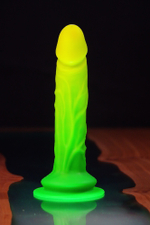 Фантазийный фаллоимитатор Mr. Pornstar, зеленый градиент - 22 см