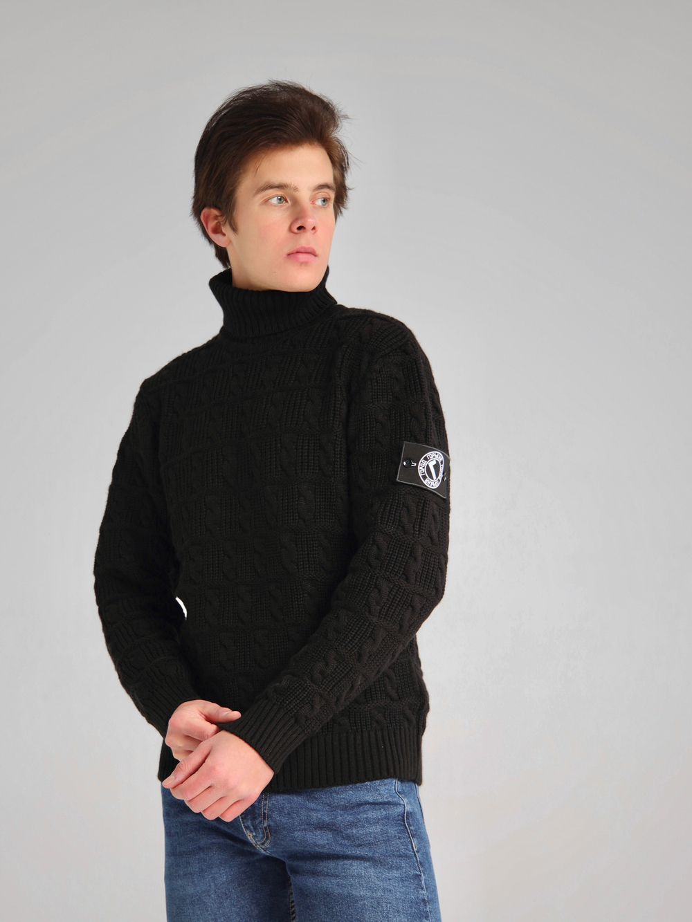 Свитер с патчем Город Горький черный