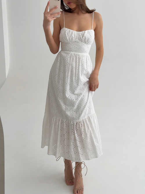 Платье ажурное, длинное, на тонких бретелях, со шнуровкой на спине
