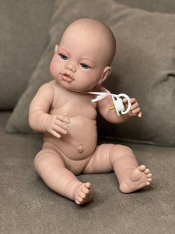 Кукла Berbesa виниловая 42см Recien Nacido с пледом (5123K)