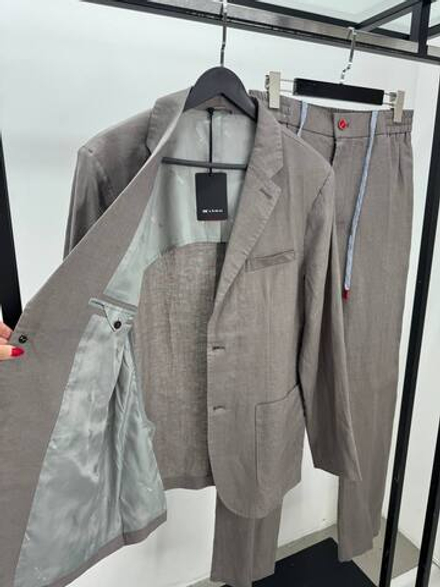 Льняной костюм Kiton